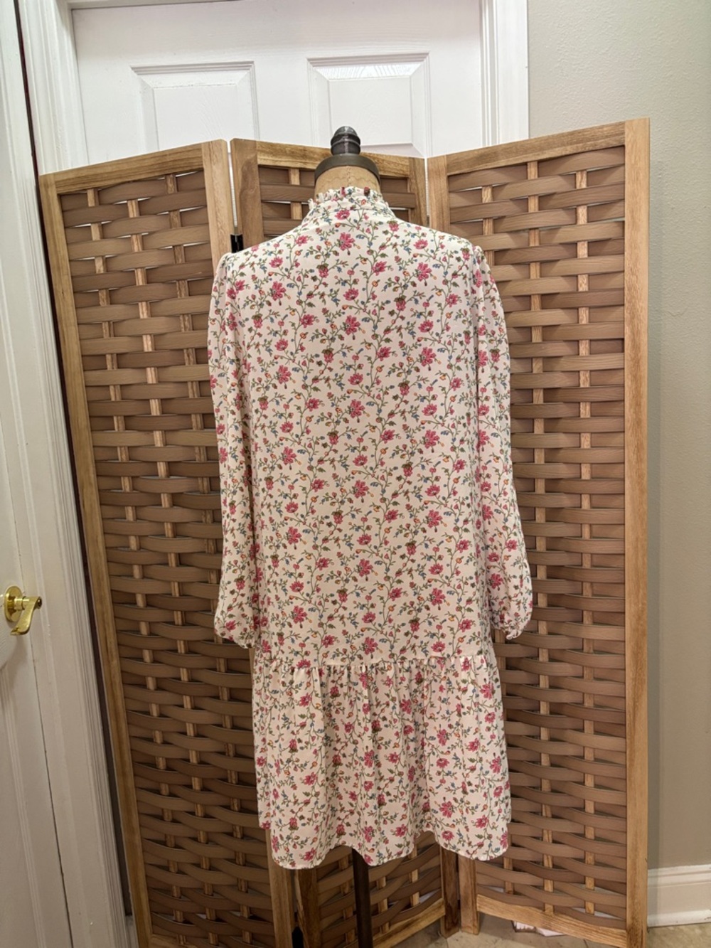 Untuckit - Picture 5 of 7